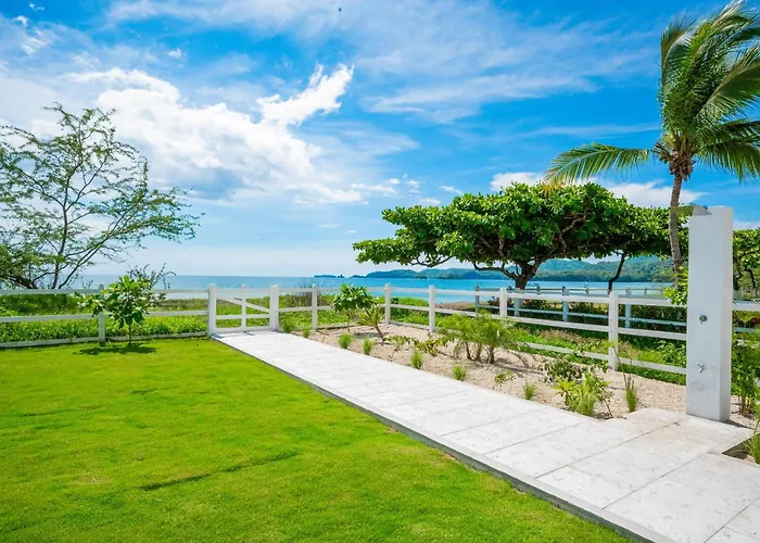 Oceanfront Escape In Playa Potrero, Costa Rica Apartment Playa Flamingo