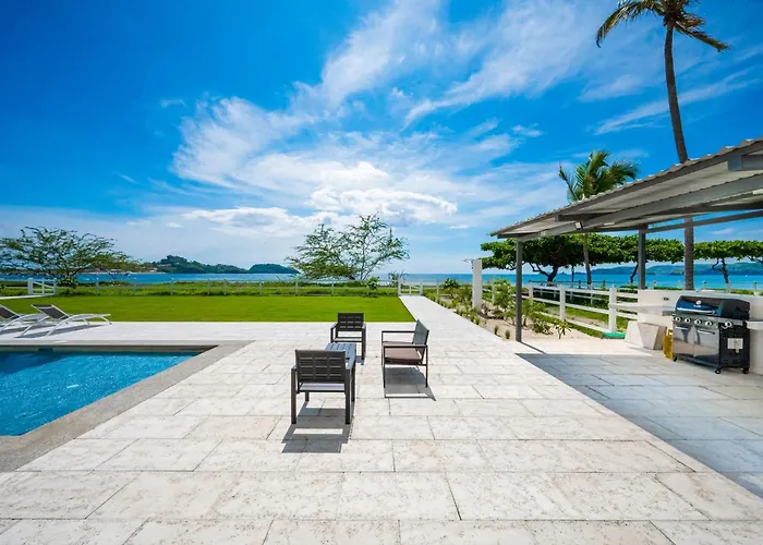 Oceanfront Escape In Playa Potrero, Costa Rica Apartment Playa Flamingo