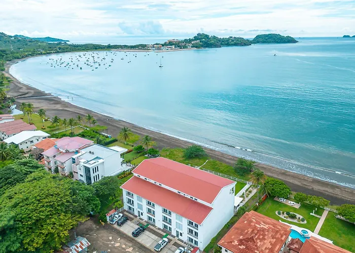 Oceanfront Escape In Playa Potrero, Costa Rica *